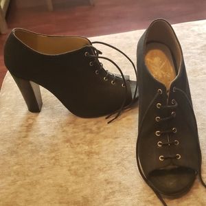 Open toed hi end made in Portugal heels